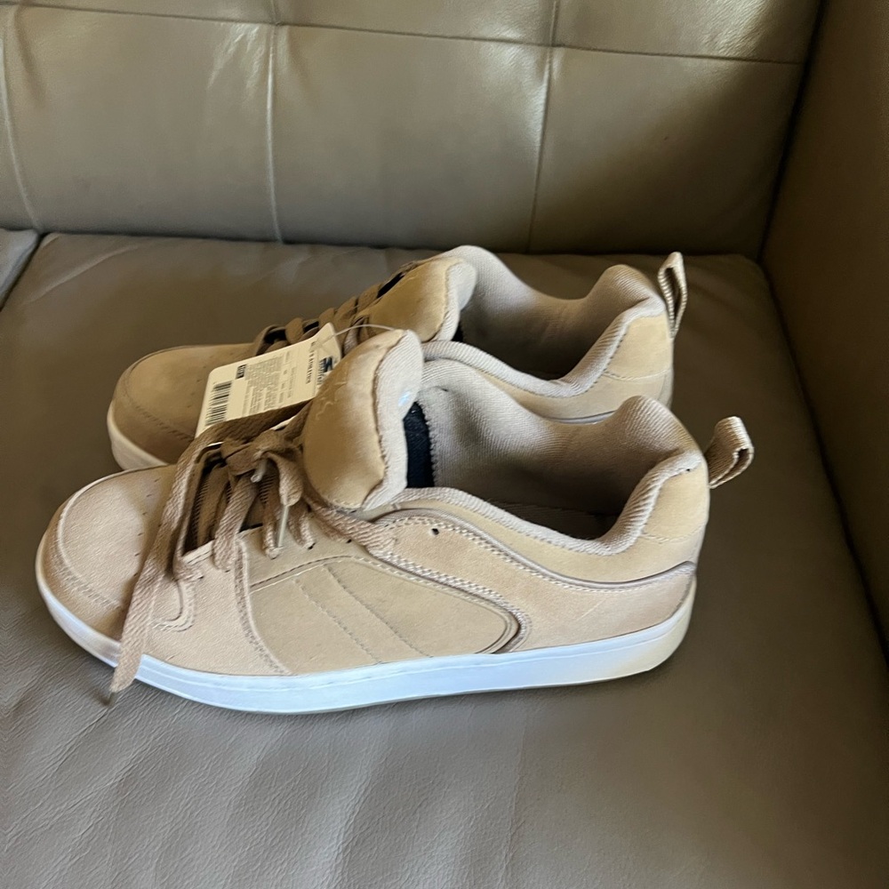 Men’s 10.5 Starter Sneakers